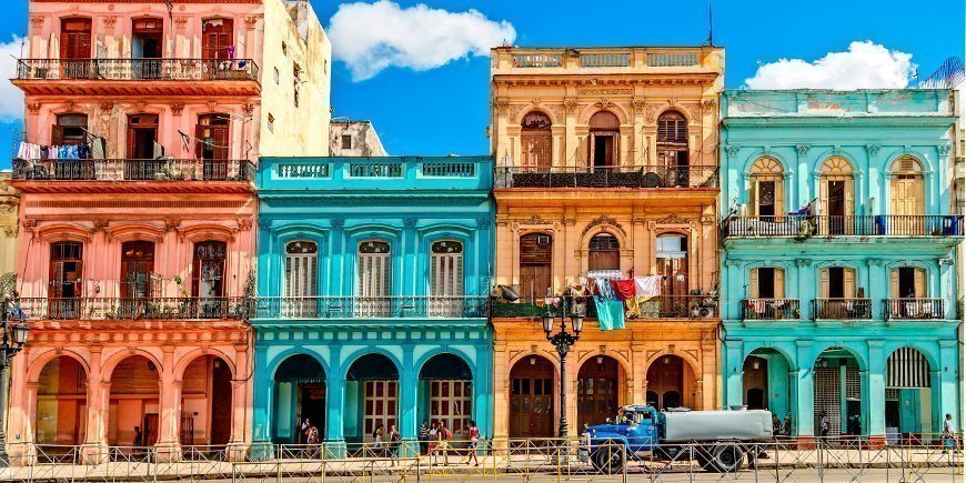 Kleurrijk gebouw in Havana, Cuba