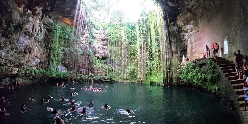 Ik Kil cenote vlakbij Chichen Itza