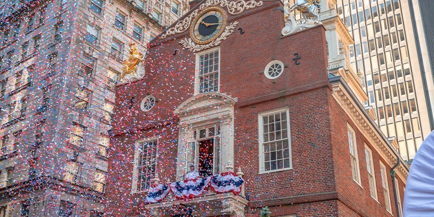 Confetti in het Old State House in Boston na het voorlezen van de Onafhankelijkheidsverklaring