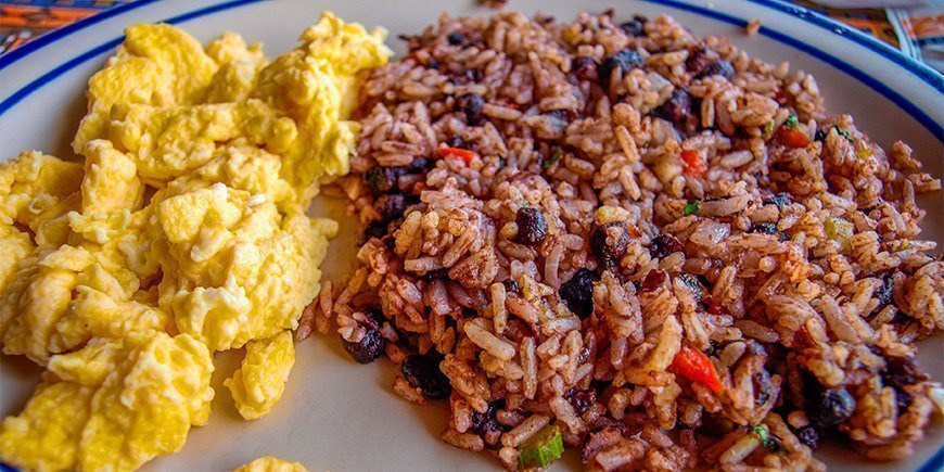 Gallo Pinto met roerei