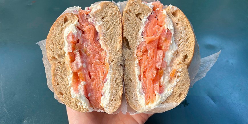 Bagel met roomkaas en zalm in New York
