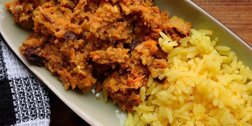 Zuid-Afrikaans gerecht, Bobotie, geserveerd met gele rijst