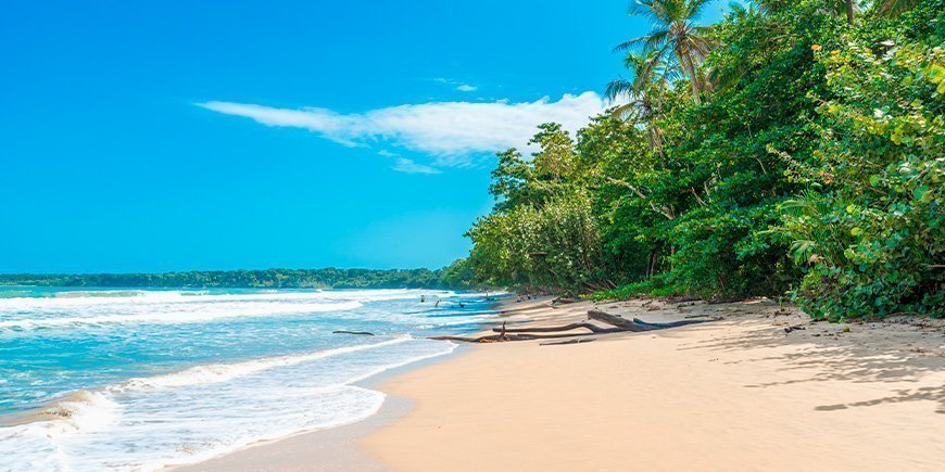 Mooi strand in het Nationaal Park Cahuita