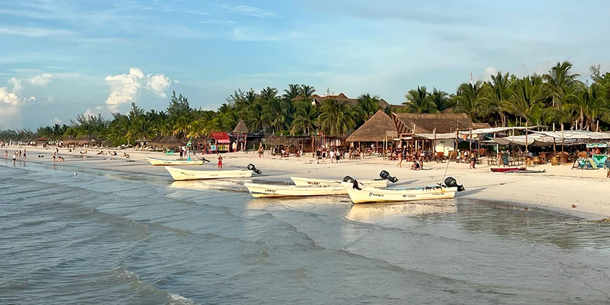 De prachtige strand van Isla Holbox
