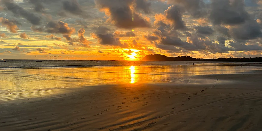 Zonsondergang op Playa Sámara in september