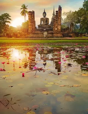Wat Mahathat Tempel in Sukhothai Historisch Park in Thailand
