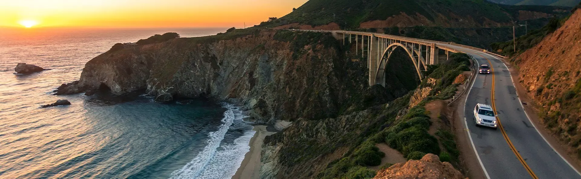 Zonsondergang over Bixby Bridge in Californië