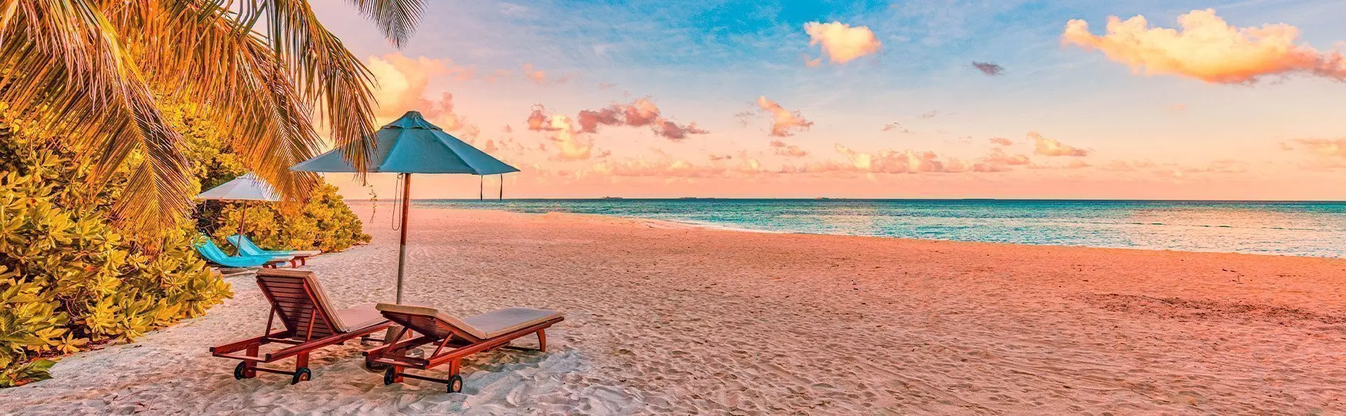 Strand bij zondondergang op Mauritius